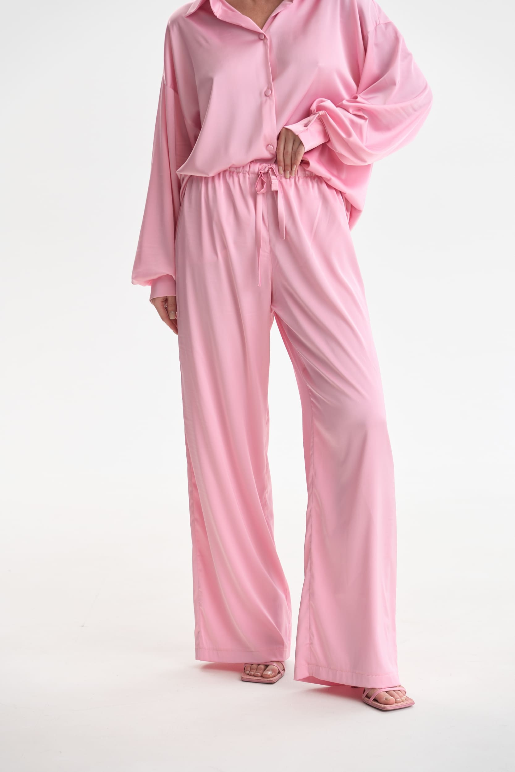 Костюм атласний